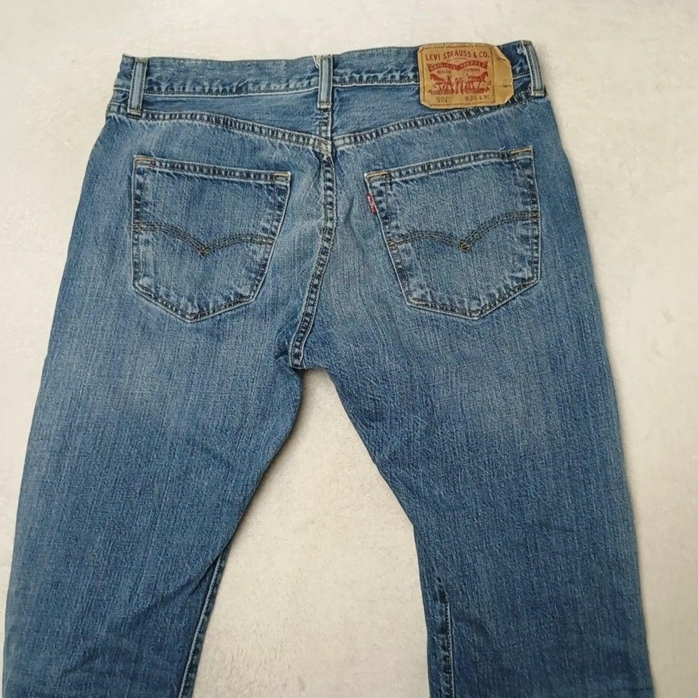 Levis 501 Jeans Mens 34x30 Blue Straight Medium Wash 5-Pocket Denim Regular - Picture 4 of 13